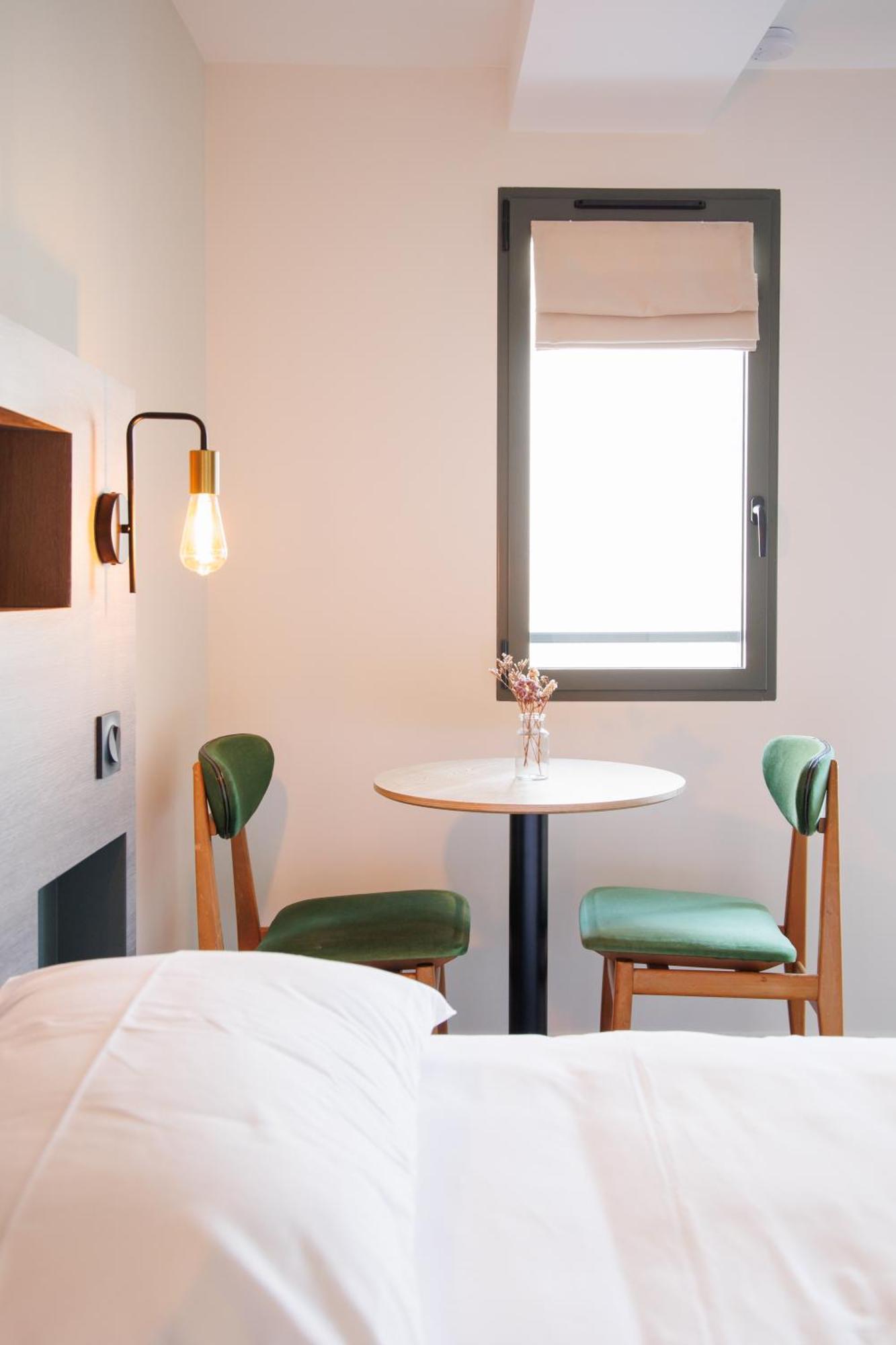 Appart'Hotel Le Corot - Acces Autonome - Saint-Junien Centre Exterior foto
